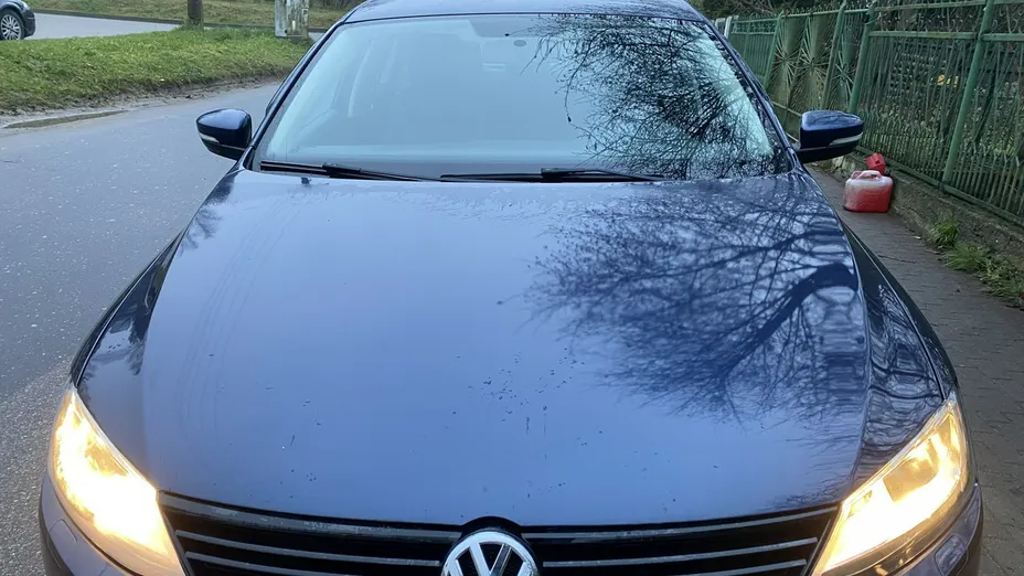 VOLKSWAGEN Jetta -