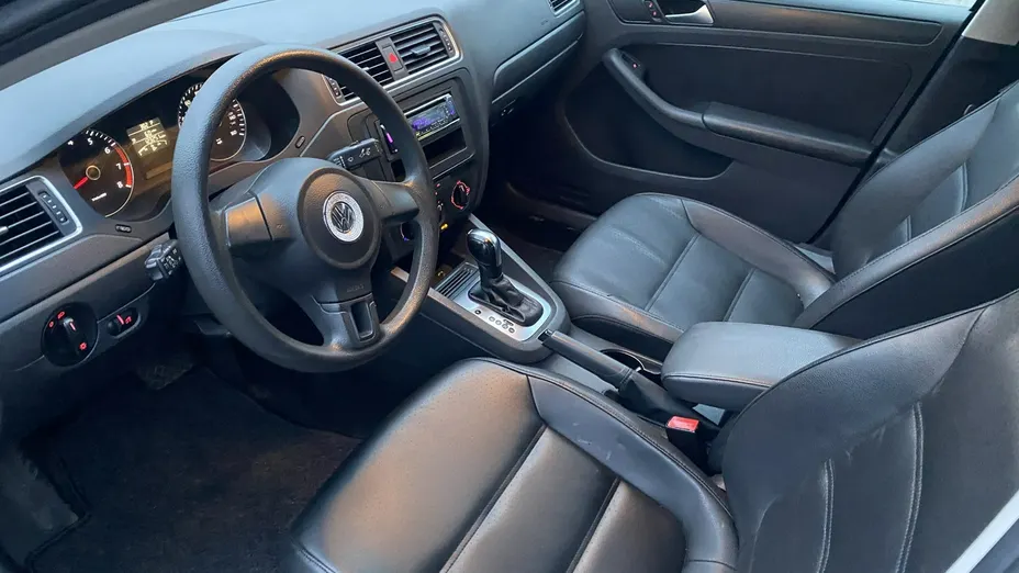 VOLKSWAGEN Jetta -