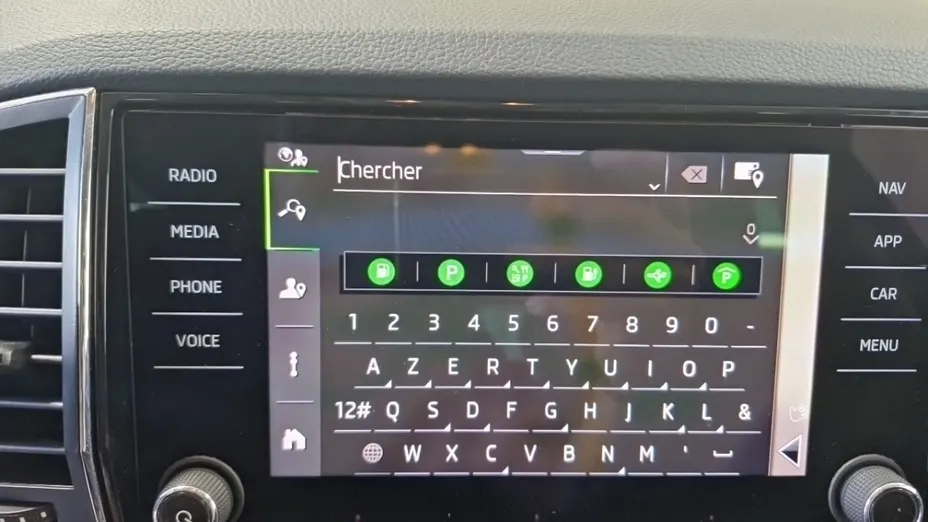 SKODA Karoq -