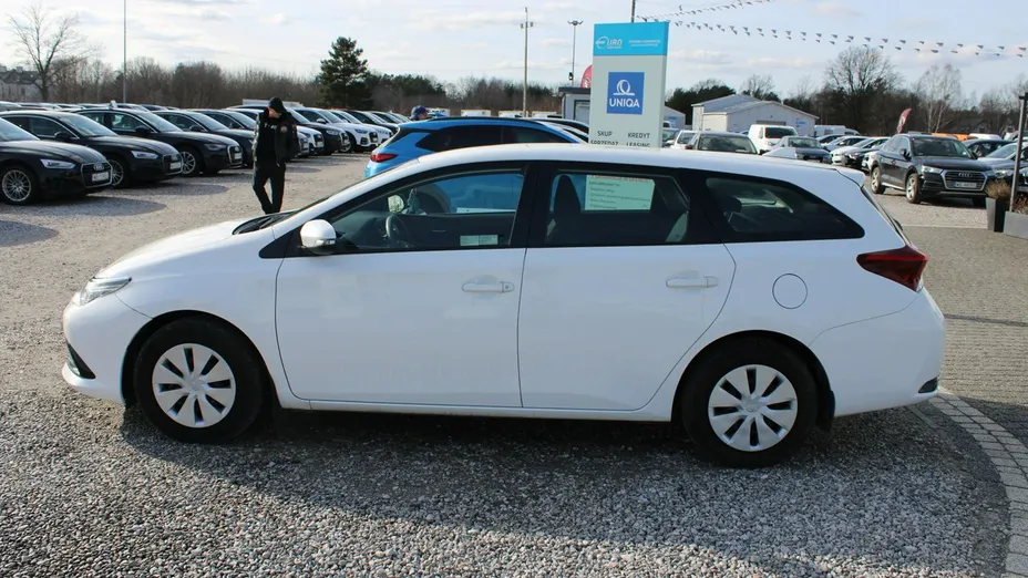 TOYOTA Auris -