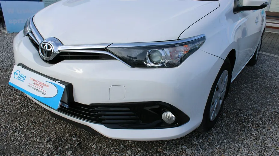 TOYOTA Auris -