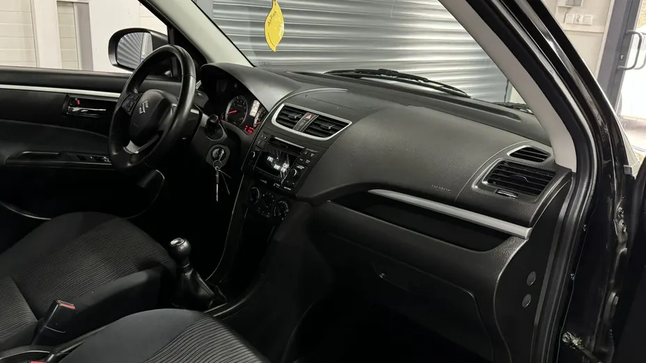 SUZUKI Swift -