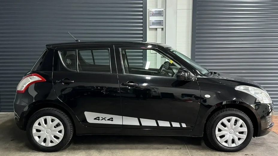 SUZUKI Swift -
