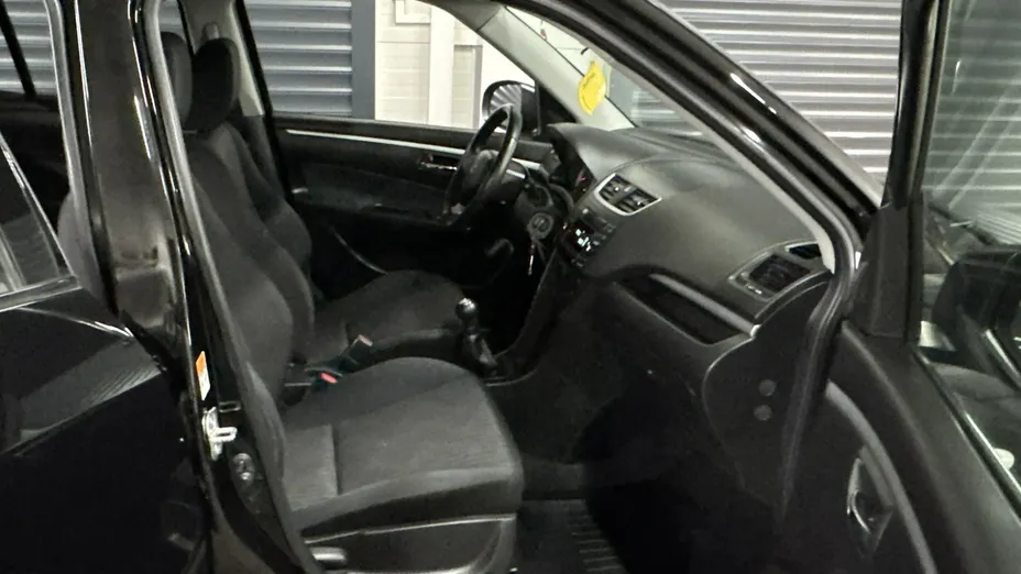 SUZUKI Swift -