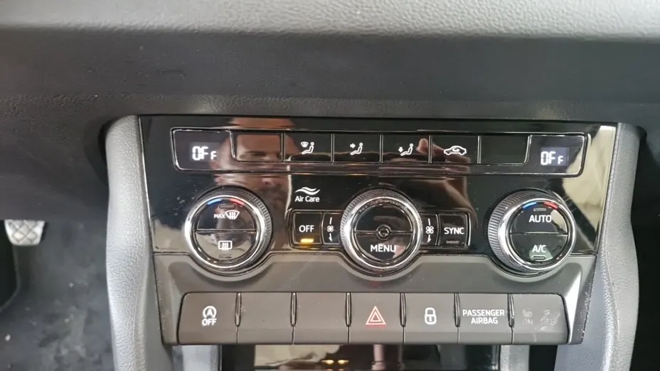 SKODA Karoq -