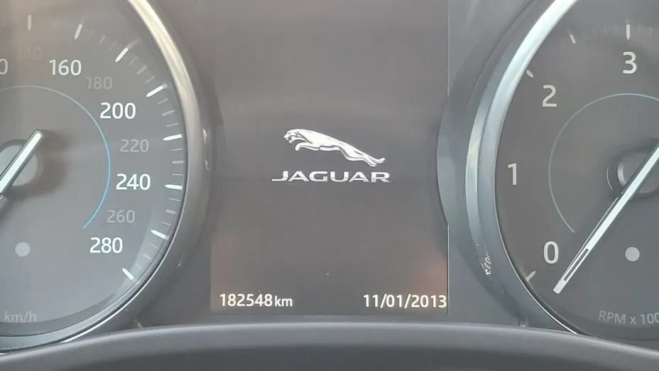 JAGUAR XE -