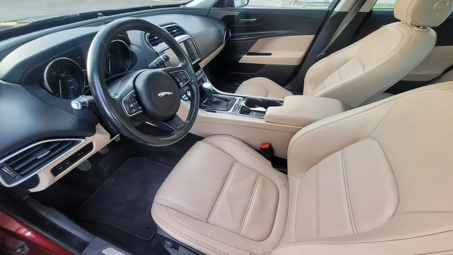 JAGUAR XE -
