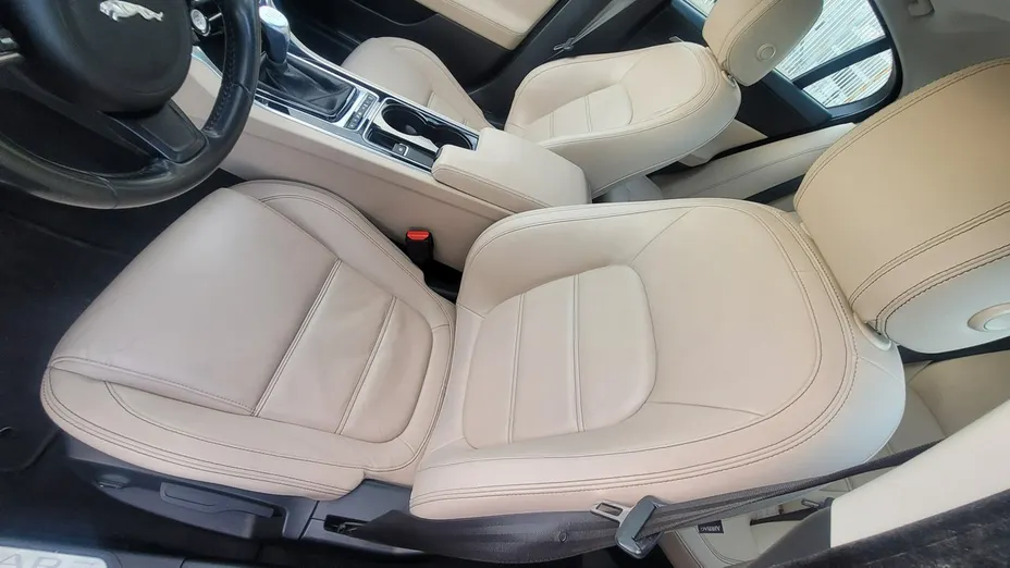 JAGUAR XE -