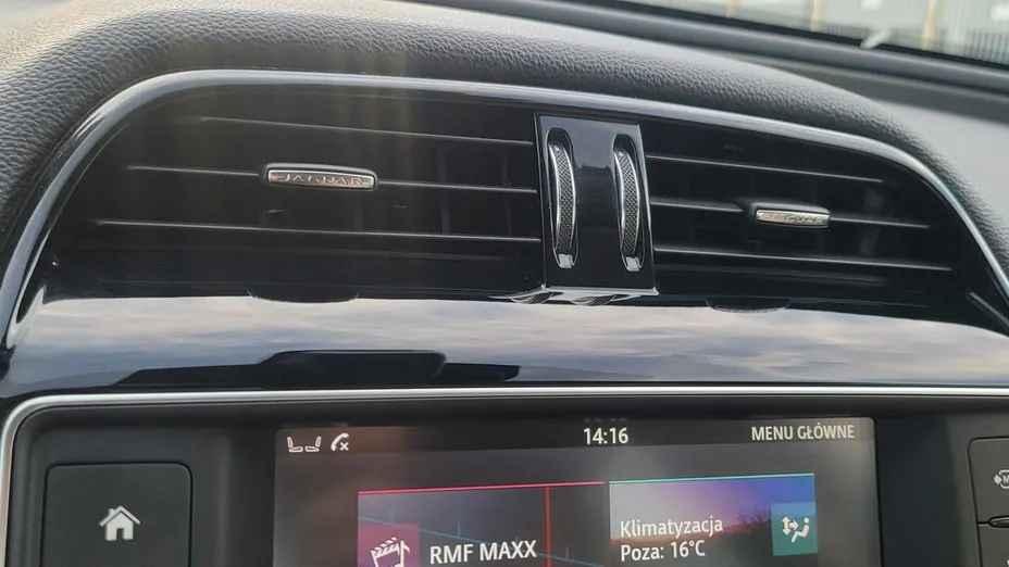 JAGUAR XE -
