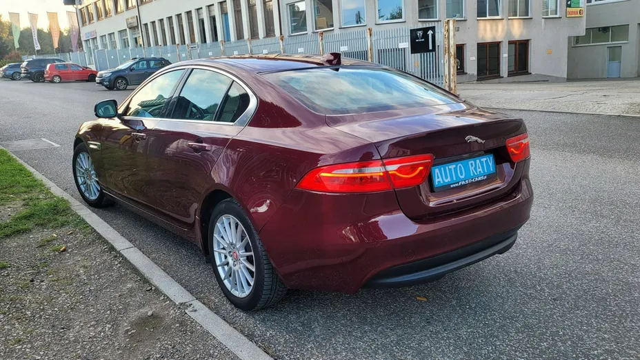 JAGUAR XE -