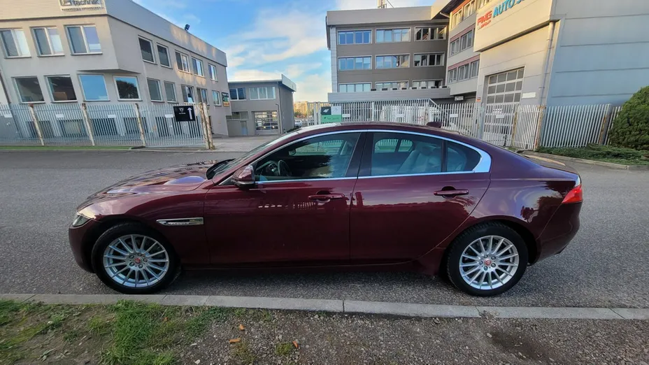 JAGUAR XE -