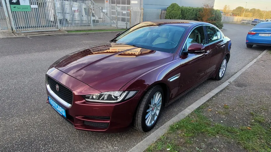 JAGUAR XE -