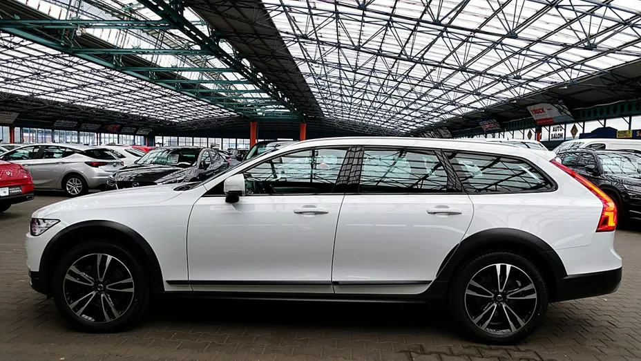 VOLVO V90 -