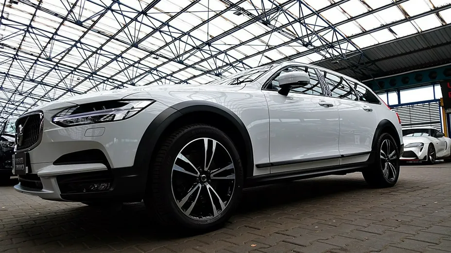 VOLVO V90 -