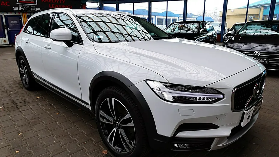 VOLVO V90 -