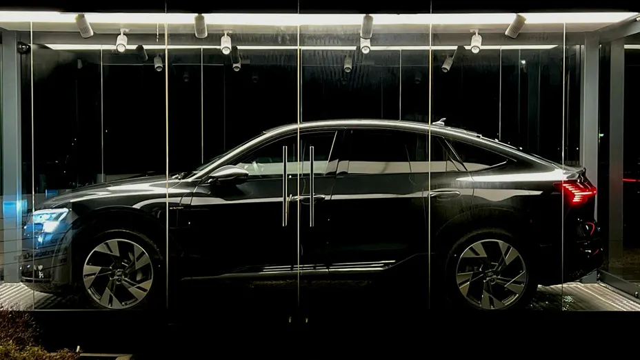 AUDI e-tron -