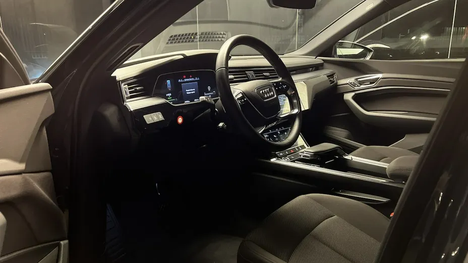 AUDI e-tron -