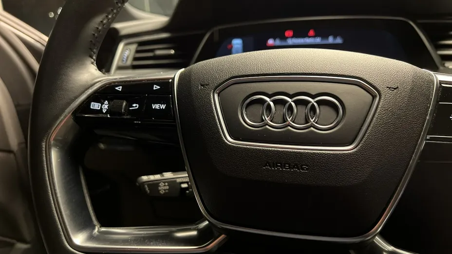 AUDI e-tron -