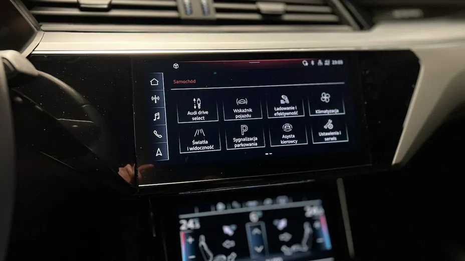 AUDI e-tron -