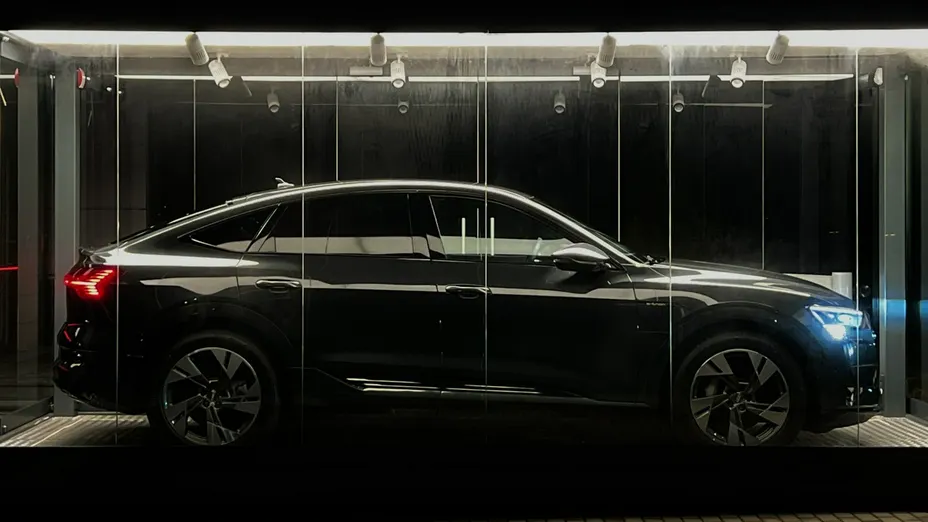 AUDI e-tron -