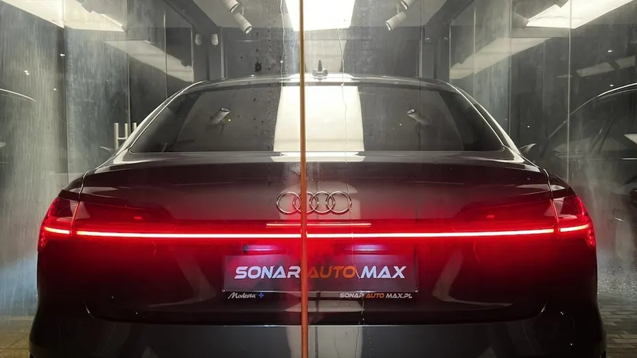 AUDI e-tron -