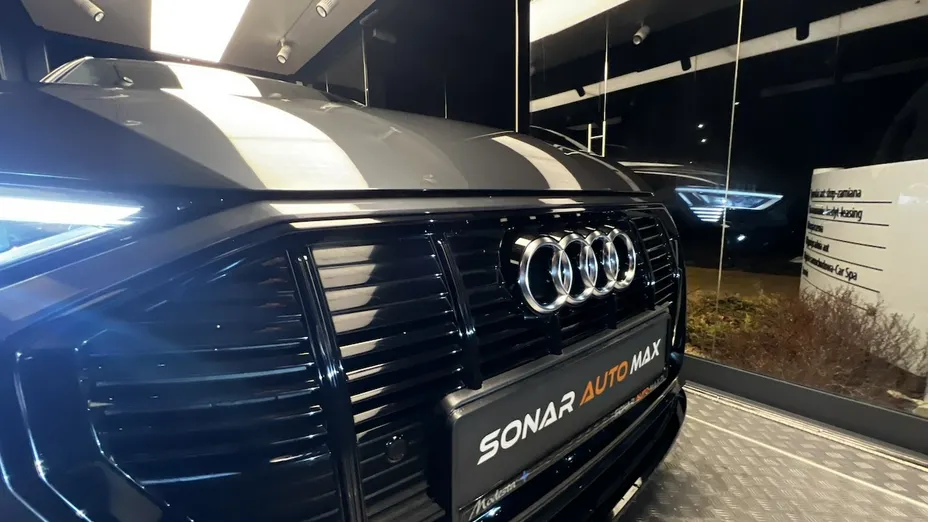 AUDI e-tron -