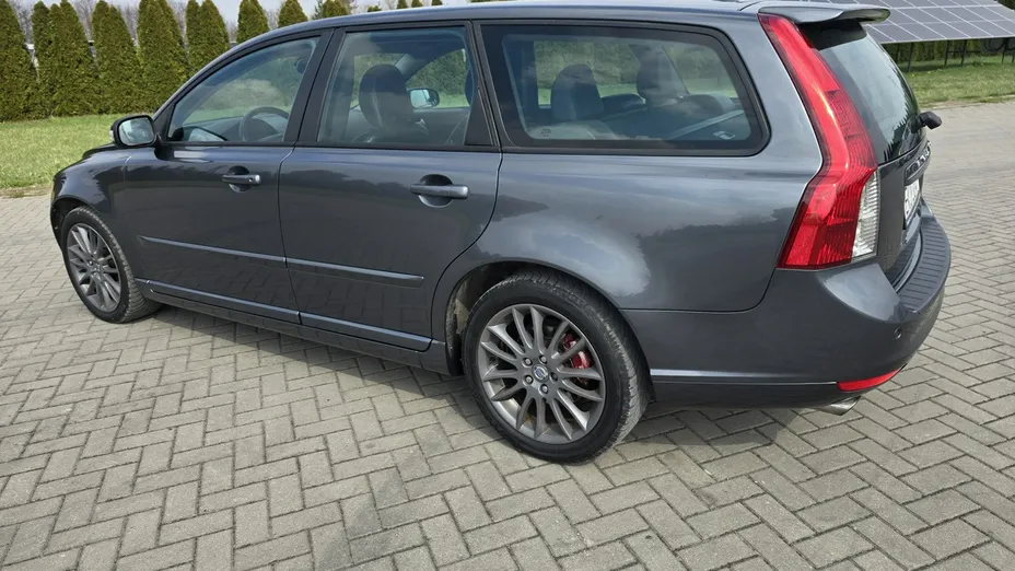 VOLVO V50 -