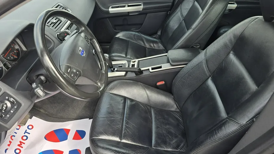 VOLVO V50 -