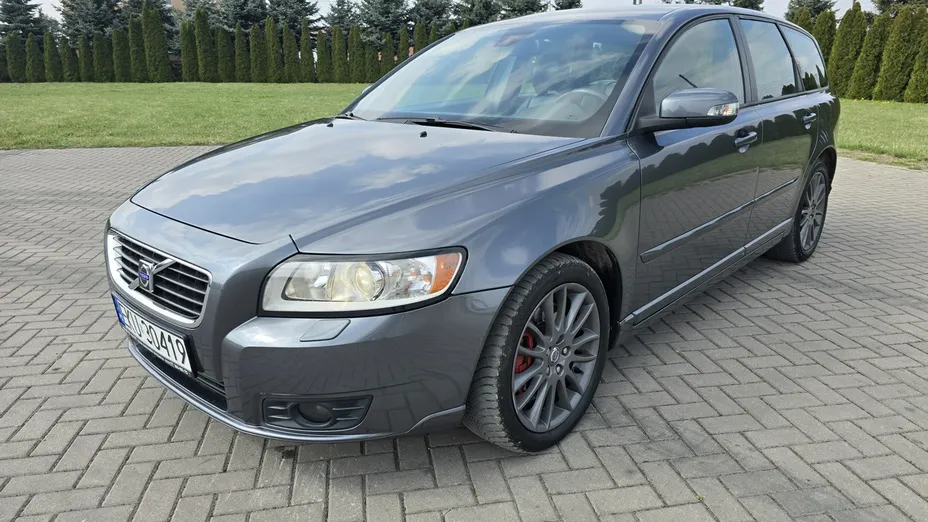 VOLVO V50 -