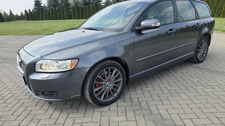VOLVO V50 -