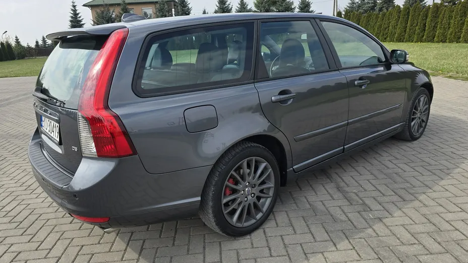 VOLVO V50 -