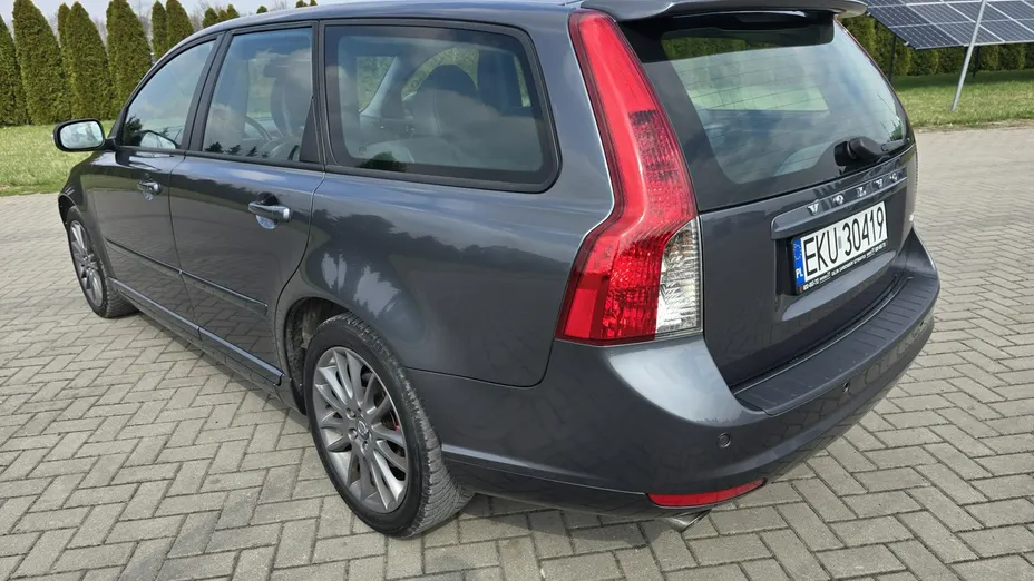 VOLVO V50 -