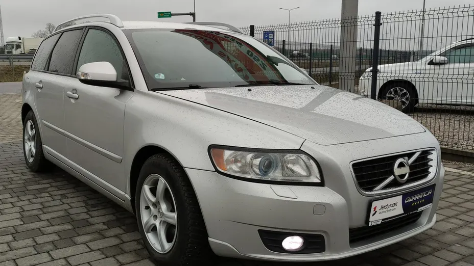 VOLVO V50 -