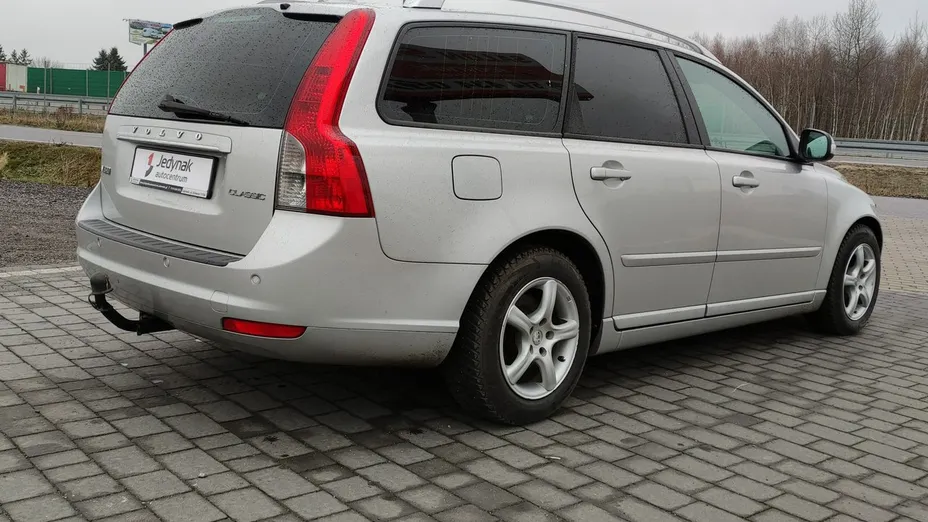 VOLVO V50 -