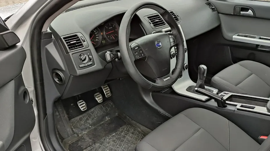 VOLVO V50 -