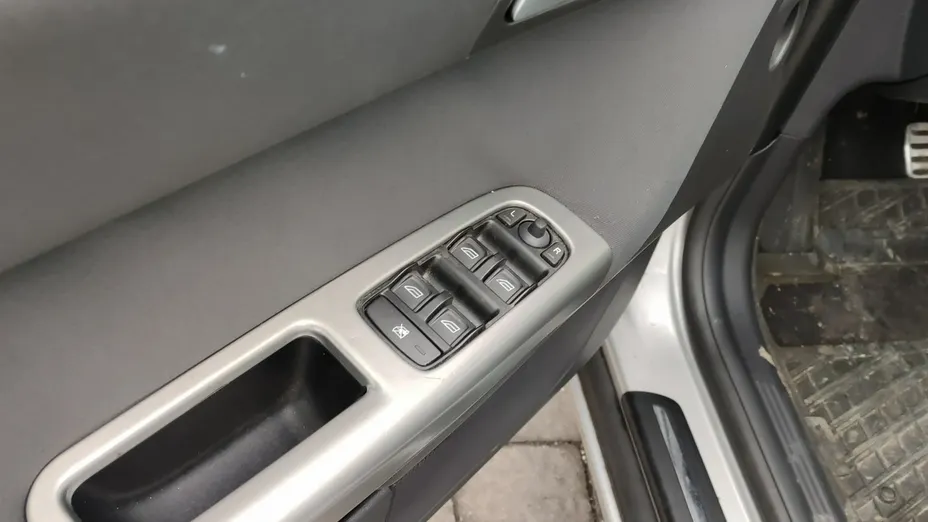 VOLVO V50 -