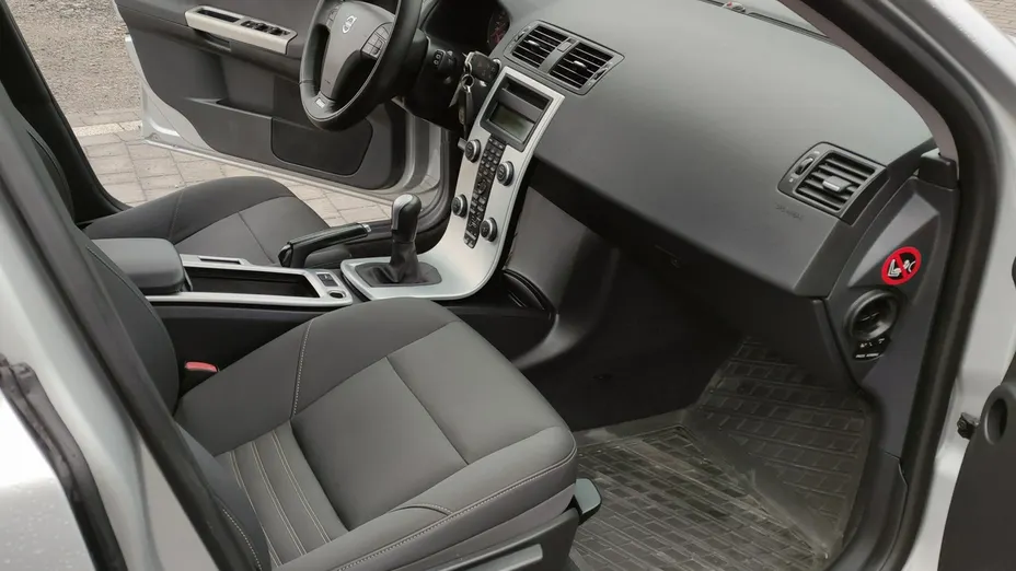VOLVO V50 -