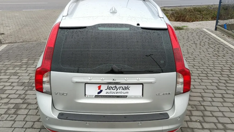 VOLVO V50 -