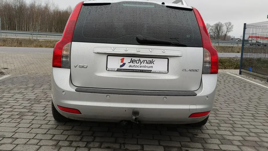 VOLVO V50 -