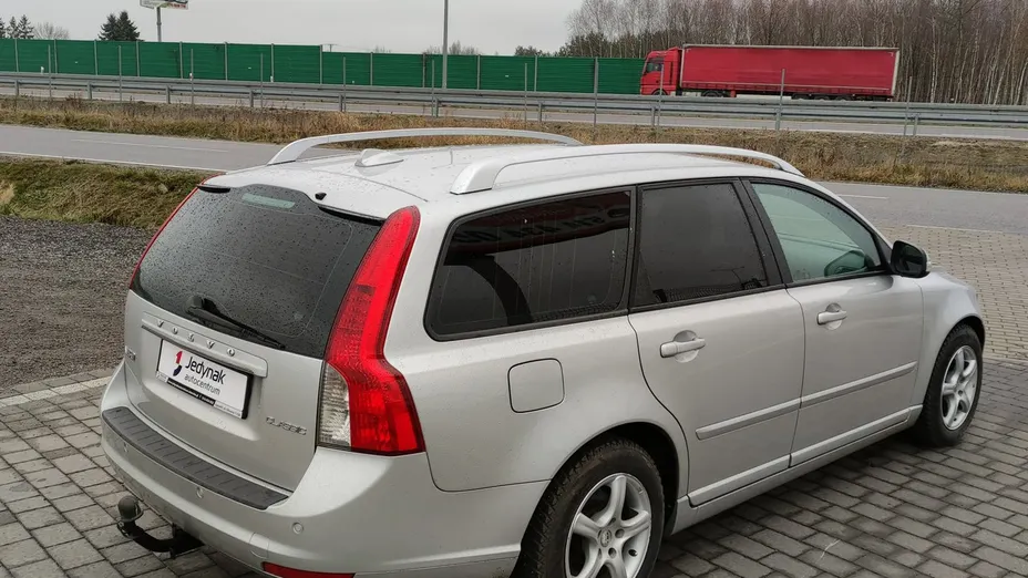 VOLVO V50 -