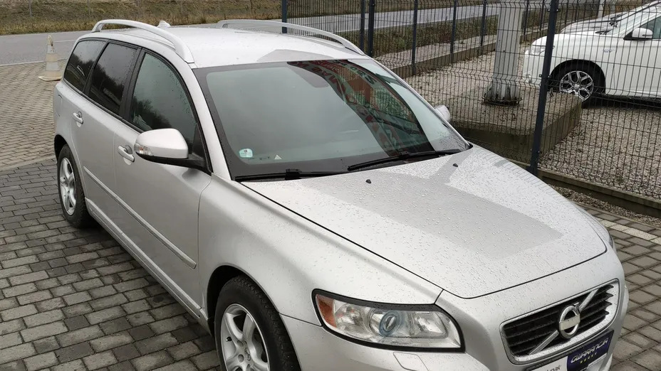 VOLVO V50 -