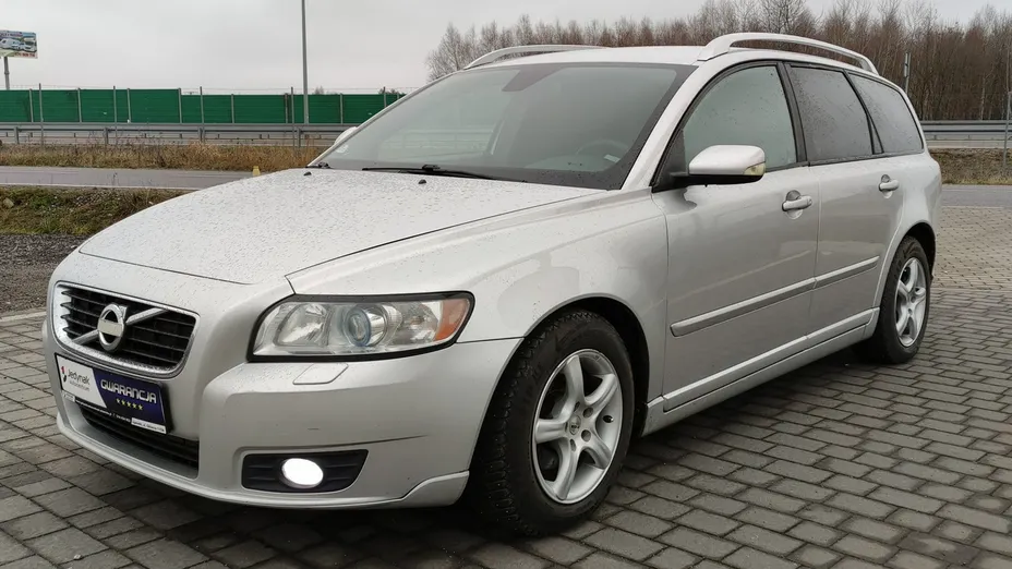 VOLVO V50 -