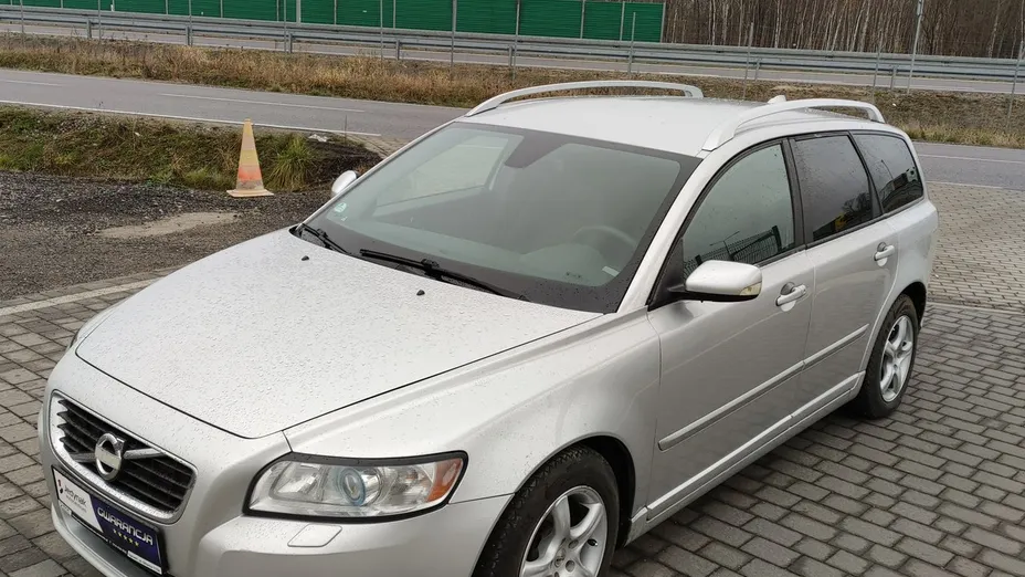 VOLVO V50 -