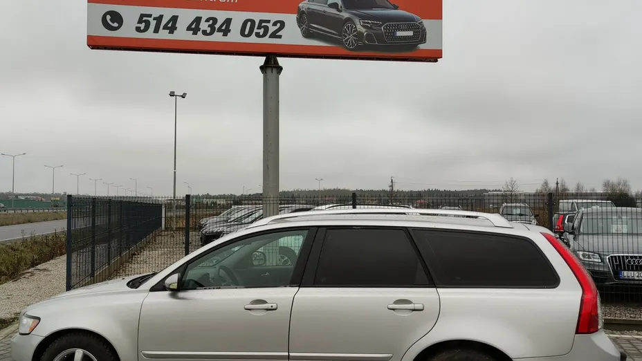 VOLVO V50 -