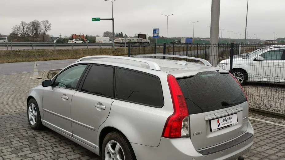 VOLVO V50 -