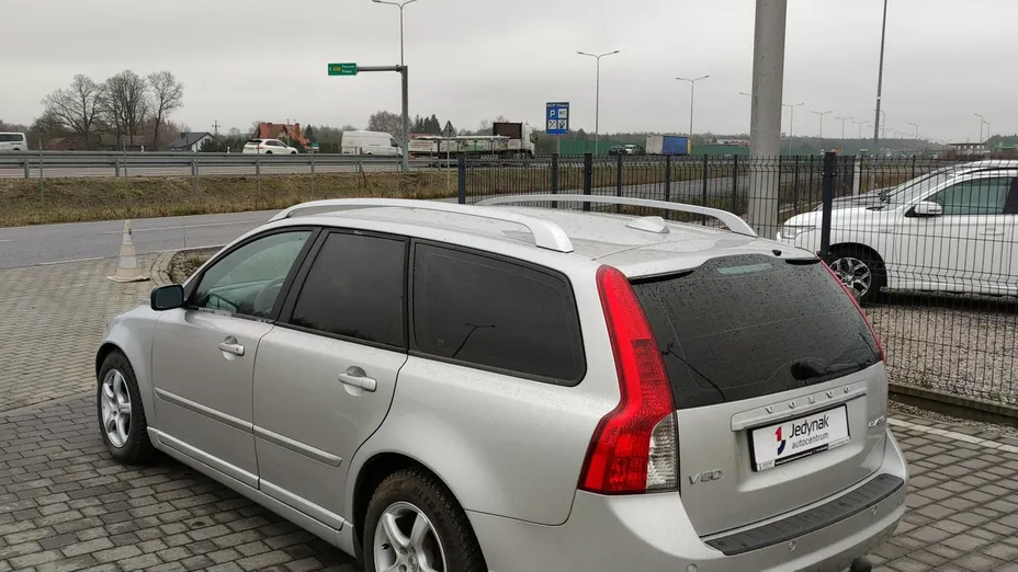 VOLVO V50 -