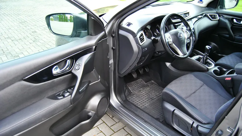 NISSAN Qashqai -