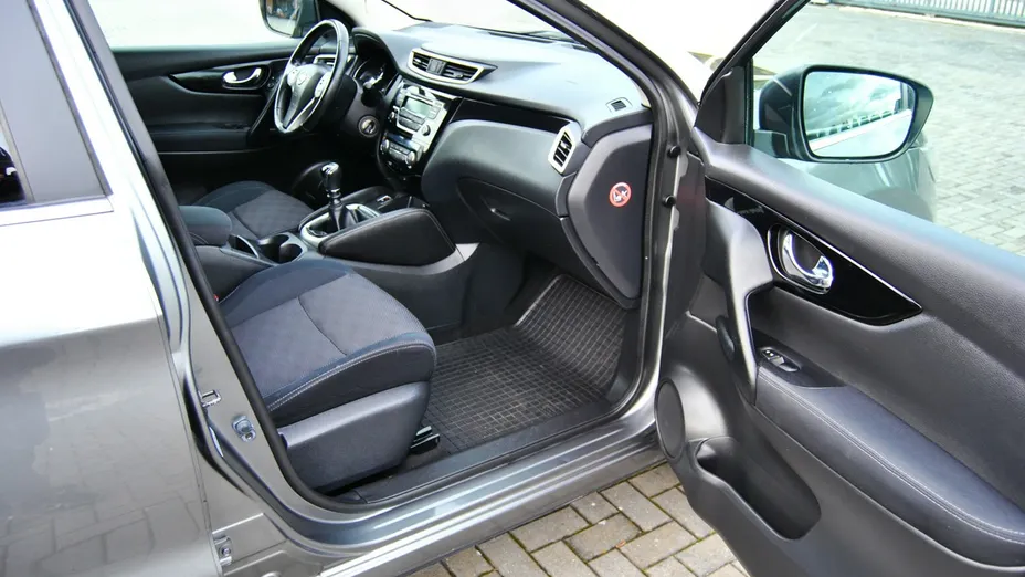 NISSAN Qashqai -