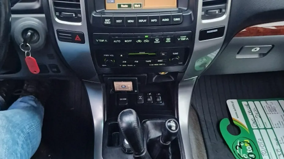 TOYOTA Land Cruiser -