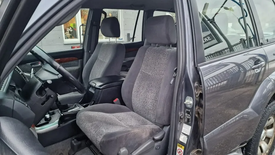 TOYOTA Land Cruiser -